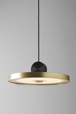 Wide suspension Calée V4 minimalist in brass and polycarbonate. CVL Luminaires. 