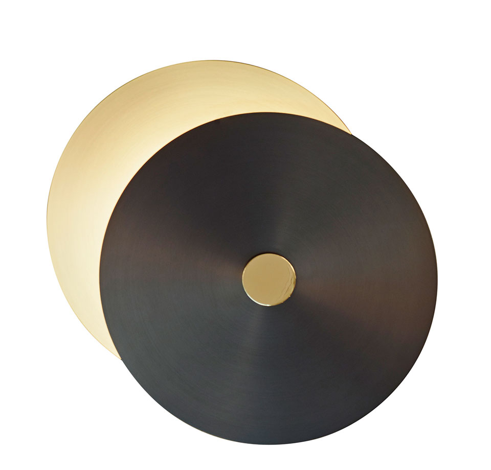 Petite applique design 2 disques, laiton satiné-graphite-laiton poli. CVL Luminaires. 