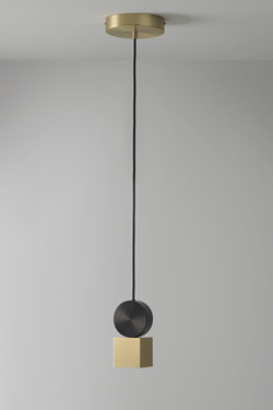 Petite suspension Calée V1 ultra design et minimaliste en laiton massif et polycarbonate. CVL Luminaires. 