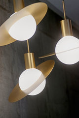 Petite suspension design très originale, Saturne. CVL Luminaires. Petite suspension design très originale, Saturne. CVL Luminaires.