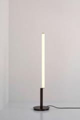 Signal Solo 115 lampadaire en laiton noir graphite. CVL Luminaires. Signal Solo 115 lampadaire en laiton noir graphite. CVL Luminaires.