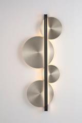 Strate Moon wall lamp in black and silver . CVL Luminaires. 