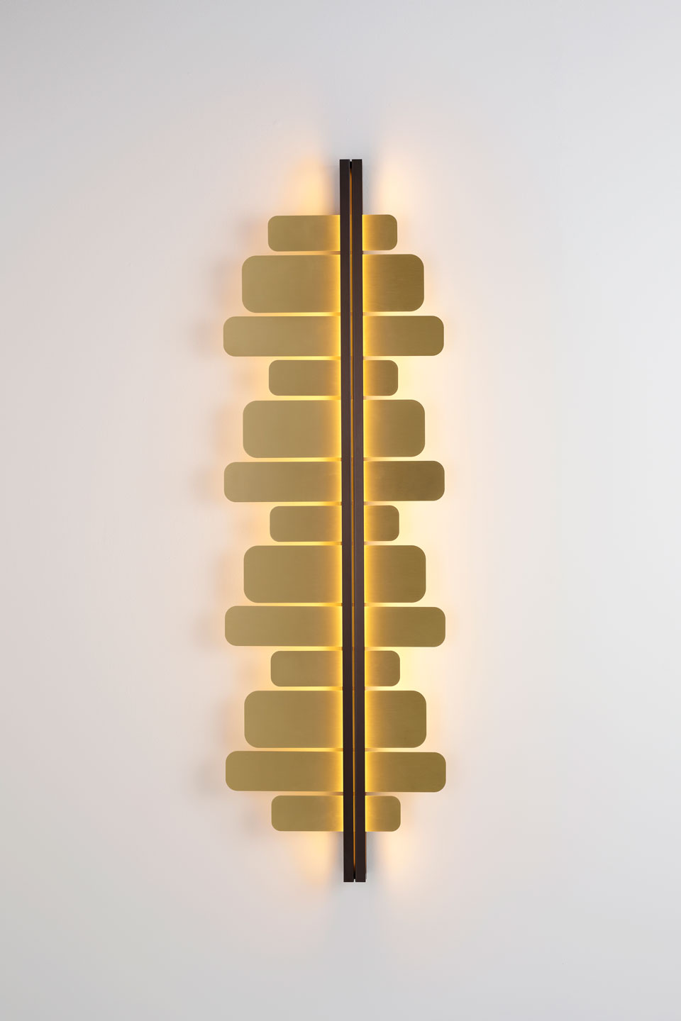 Strate Score large vertical gold sconce. CVL Luminaires. 