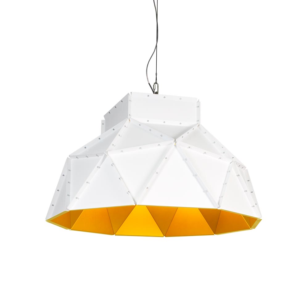 Apollo grande suspension blanche intérieur laiton. Dark.  Apollo grande suspension blanche intérieur laiton. Dark.