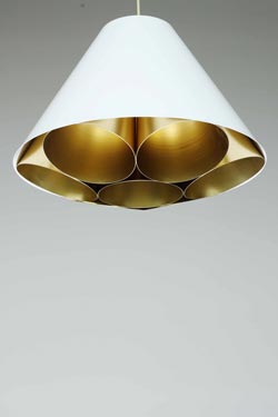 Conical pendant lamp in white and gold metal. Dark. 