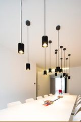 Petite suspension cylindrique noire, éclairage ciblé Coolfin. Dark. Petite suspension cylindrique noire, éclairage ciblé Coolfin. Dark.
