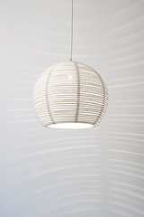 Suspension boule en rotin blanc 40cm. Dark. Suspension boule en rotin blanc 40cm. Dark.