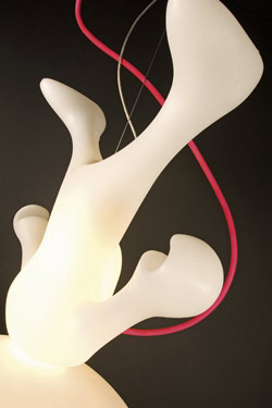 Space walker suspension140cm  blanc fil rouge. Dark. 