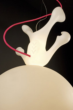 Space walker suspension140cm  blanc fil rouge. Dark. 