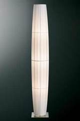 Colonne lampadaire blanc 165cm. Dix Heures Dix. Colonne lampadaire blanc 165cm. Dix Heures Dix.