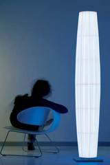 Colonne lampadaire LED RVB/RGB. Dix Heures Dix. Colonne lampadaire LED RVB/RGB. Dix Heures Dix.