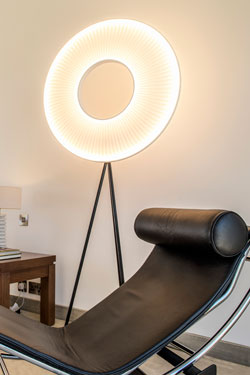 Iris floor lamp in ribbon, small model. Dix Heures Dix. 