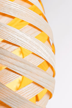 Swing round pendant lamp in bleached wood. Dreizehngrad 13°. 
