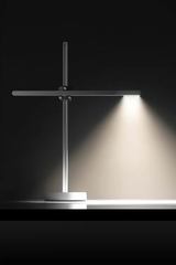 CSYS lampe de bureau architecte LED en aluminium satiné et éléments en blanc. Jake Dyson. CSYS lampe de bureau architecte LED en aluminium satiné et éléments en blanc. Jake Dyson.