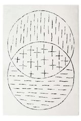 Masomenos tapis motif noir sur fond écru 160x230. Edito Paris. Masomenos tapis motif noir sur fond écru 160x230. Edito Paris.
