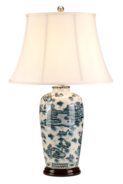 Lampe de table bleue en porcelaine forme amphore. Elstead Lighting. 