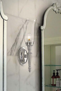 Applique murale chromée salle de bain flambeau lisse et verre transparent Dryden 2. Elstead Lighting. 