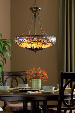 Suspension Tiffany aux motifs floraux. Elstead Lighting. 