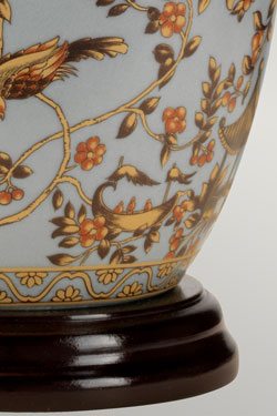 Lampe de table bleue porcelaine motifs oiseaux Gold Birds & Berries. Elstead Lighting. 