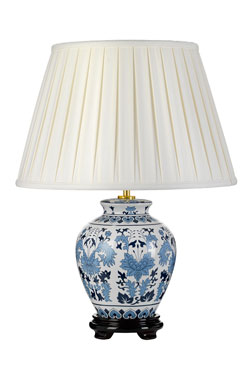  Lampe de table en céramique bleue et blanche Linyi. Elstead Lighting. 