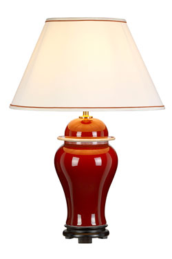 Oxblood lampe de table en céramique rouge vernis. Elstead Lighting. 