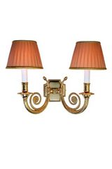 Applique double en bronze torsadé abat-jour tissu plissé rose saumon Boston. Estro. Applique double en bronze torsadé abat-jour tissu plissé rose saumon Boston. Estro.