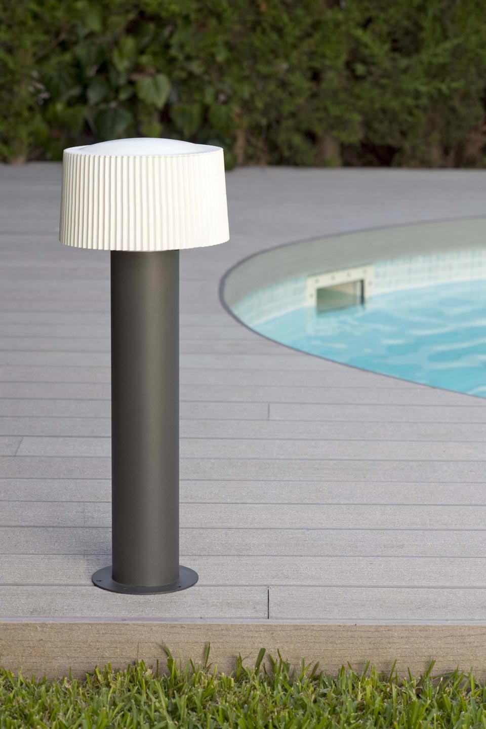 Pool online lamp post