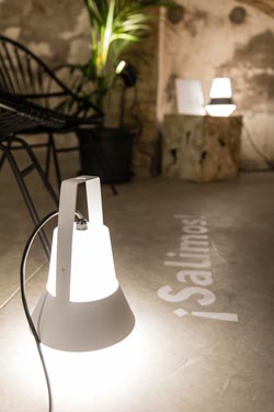 Cat outdoor portable lamp in white aluminum. Faro. 