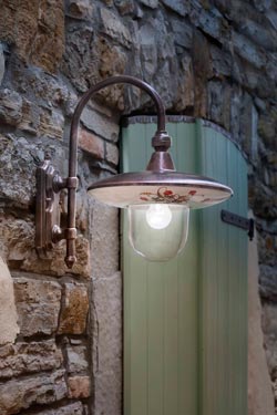 Latina outdoor wall lamp with U arm country style. Ferroluce Classic. 