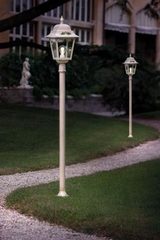 Gorizia white metal outdoor post lamp. Ferroluce Classic. 