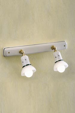 Savona wall lamp with 2 articulated white and green ceramic spotlights. Ferroluce Classic. 