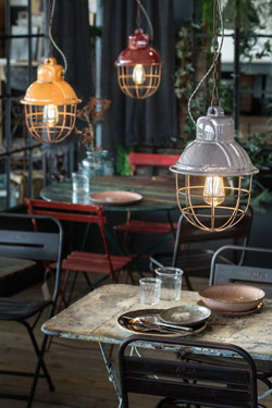 Grey ceramic and rusted metal industrial-style pendant. Ferroluce. 