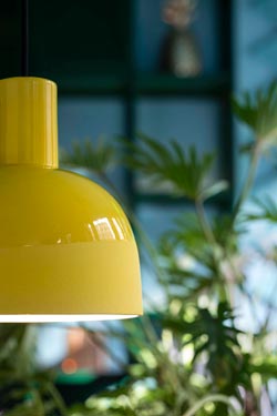 Caxixi pendant in yellow ceramic. Ferroluce. 