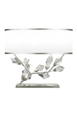 Lampe de table abat-jour blanc et pied finition argenté, orientée à droite. Fine Art Lamps. 