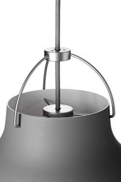 Caravaggio Matt suspension PM gris foncé mat. Fritz Hansen. 