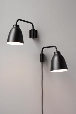Black Caravaggio wall lamp - Black Cord. Fritz Hansen. 