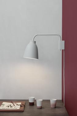 Caravaggio White wall lamp - White Cord. Fritz Hansen. 