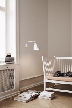 Caravaggio White wall lamp - White Cord. Fritz Hansen. 