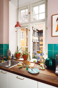 Kaiser small retro pendant lamp in brick red bell. Fritz Hansen. 