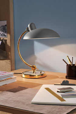 Lampe de bureau en acier gris clair et laiton doré Kaiser Idell. Fritz Hansen. 