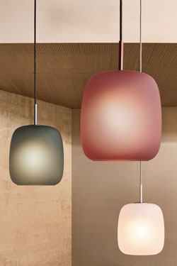 Maluma suspension en verre dépoli rose pale. Fritz Hansen. 