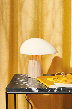 Night Owl small white and wood table lamp. Fritz Hansen. 