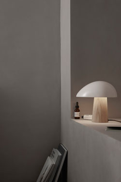 Night Owl petite lampe de table blanche et bois. Fritz Hansen. 