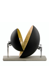 Domus lampe de table double dôme noir intérieur doré. Hind Rabii. Domus lampe de table double dôme noir intérieur doré. Hind Rabii.
