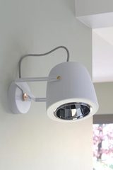 Ice Wall petite applique spot blanche. Hind Rabii. Ice Wall petite applique spot blanche. Hind Rabii.