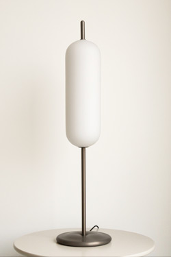 Lampe de table forme jonc stylisé en aluminium et verre Do. HISLE. 
