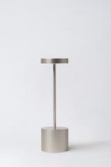 Lampe portable design minimaliste argent 26cm Luxciole . HISLE. Lampe portable design minimaliste argent 26cm Luxciole . HISLE.