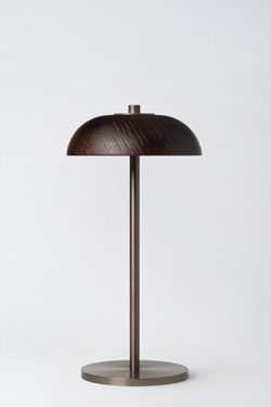 Lampe sans fil minimaliste dôme en bois sombre Bolacha. HISLE. 