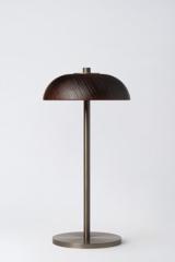 Lampe sans fil minimaliste dôme en bois sombre Bolacha. HISLE. Lampe sans fil minimaliste dôme en bois sombre Bolacha. HISLE.