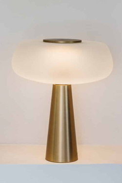 Lampe de table design en aluminium doré Belle-Ile. HISLE. 